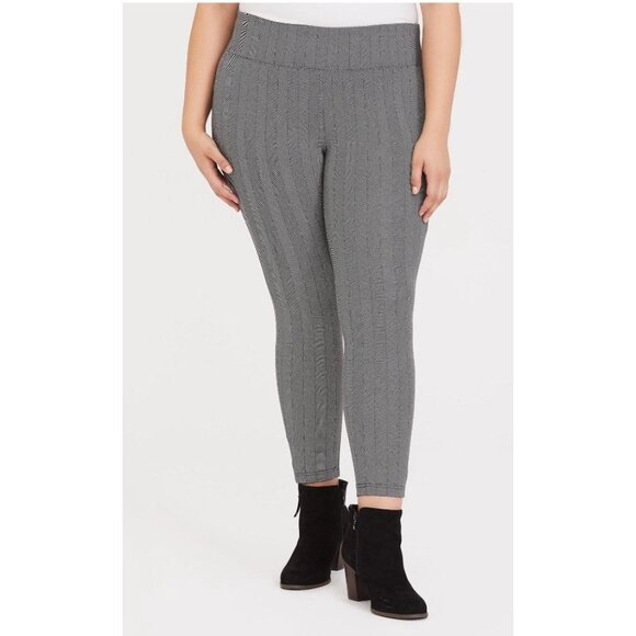 Torrid Studio Ponte Slim Fix Pixie Pant Black White Herringbone Zig Zag 4X - Picture 1 of 6
